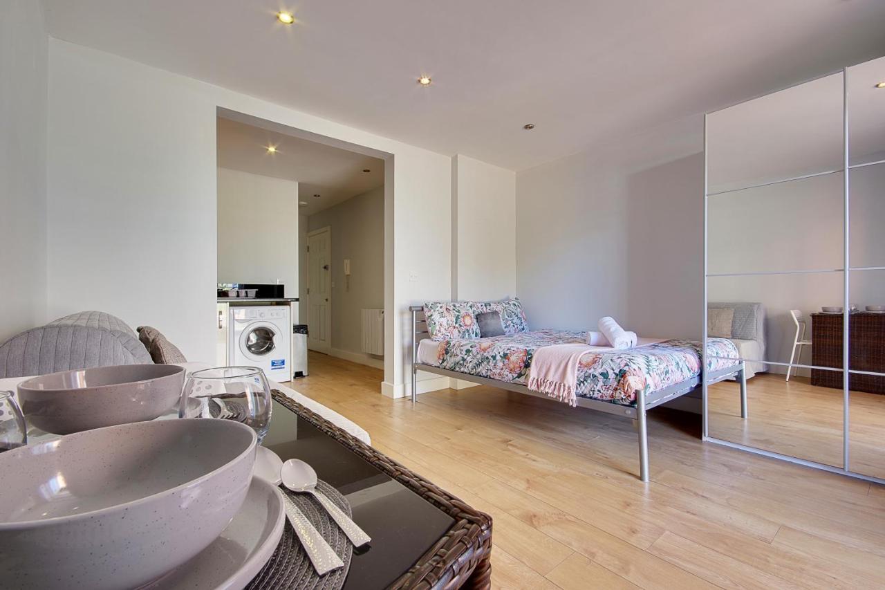 Turay Court Holiday Apartments Bournemouth Esterno foto