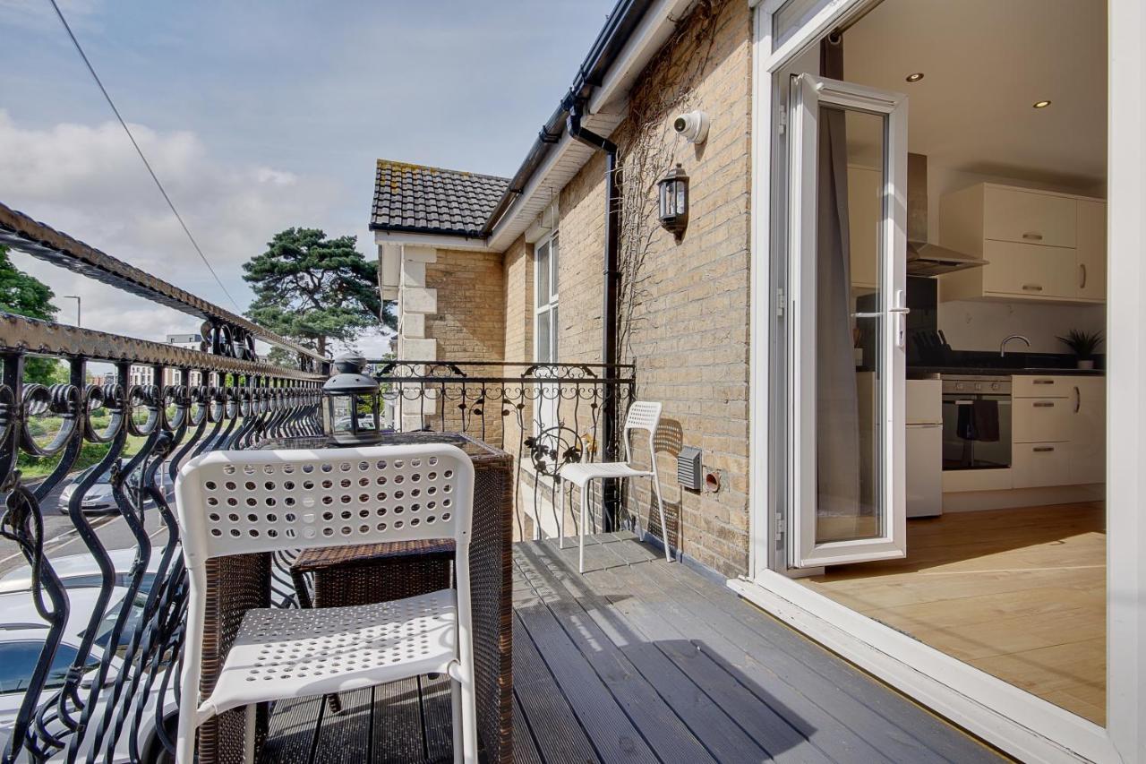 Turay Court Holiday Apartments Bournemouth Esterno foto